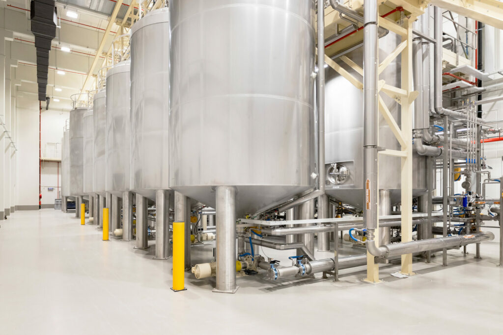 28 stainless steel chocolate tanks for sustainable Belcolade chocolate production